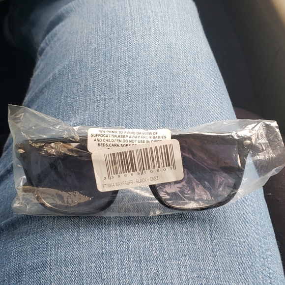 Sunglasses - Picture 3 of 4